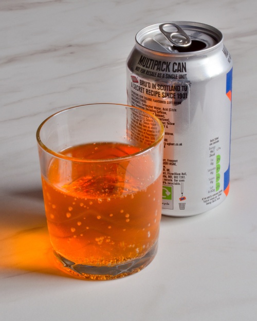 Irn Bru, un refresco de color naranja prohibido en Canadá.