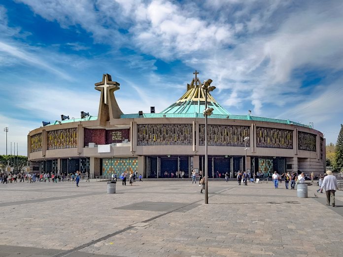 Insigne y Nacional Basílica de Santa María de Guadalupe en honor a las apariciones de la virgen.