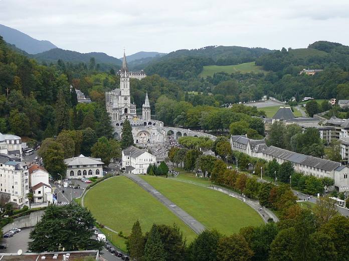 Nombres de vírgenes católicas: Nuestra Señora de Lourdes.