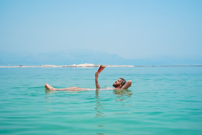 Un baño en el Mar Muerto.