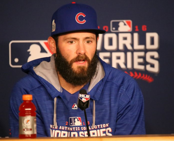 Jake Arrieta posee una de las barbas famosas del baseball.