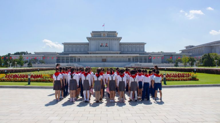 10 cosas prohibidas en Corea del Norte: reglas tan reales como absurdas y las brutales penas que se aplican por ellas