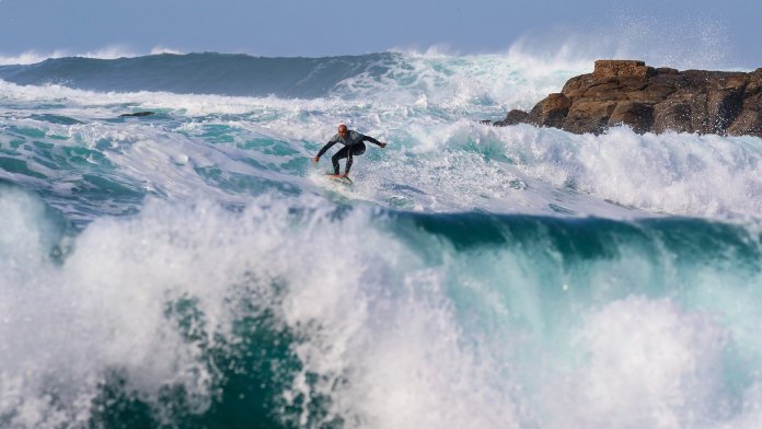 El surf es uno de los deportes individuales.