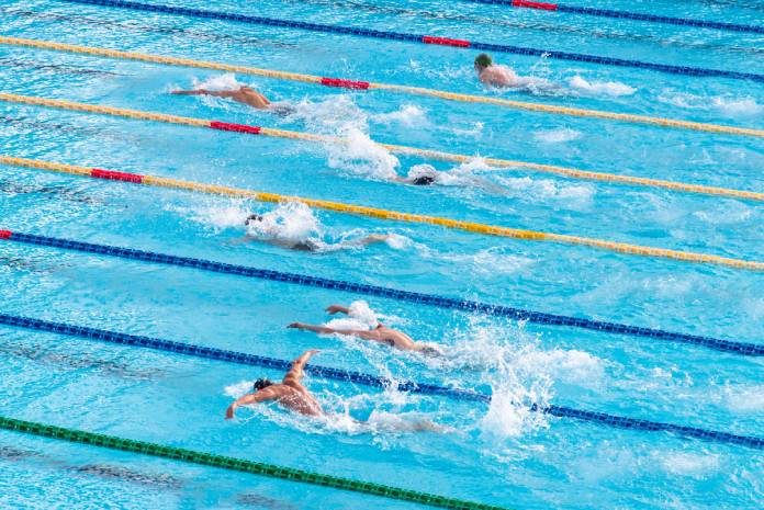 Natación como deporte individual.