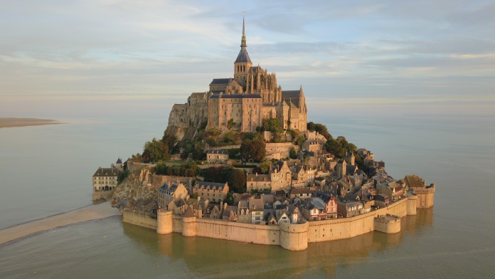 Vistas del Mont Saint-Michel desde un dron 