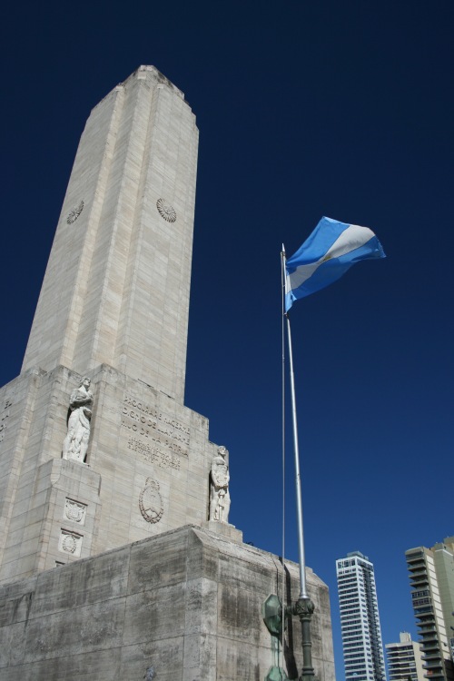 El impresionante monumento a la bandera argentina