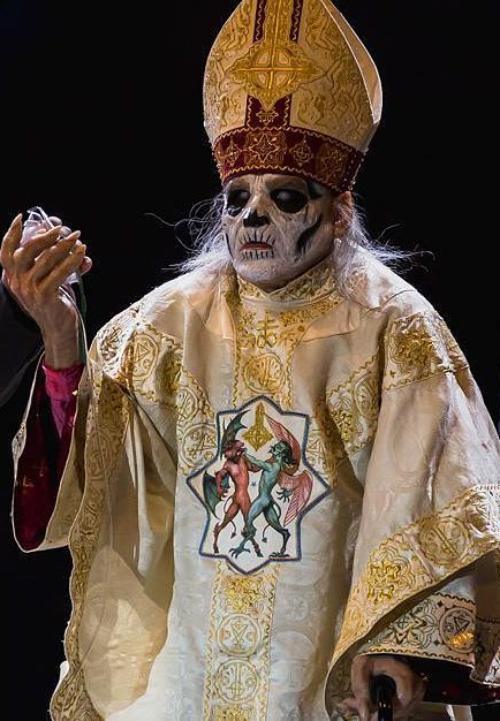 Papa Emeritus, conocido como el Papa Satánico.