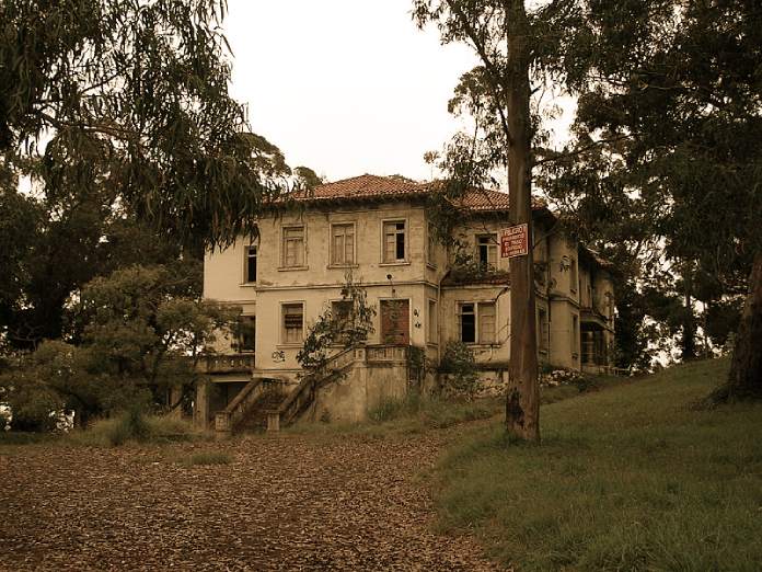 Los Sanatorios abandonados de la isla de Pedrosa.
