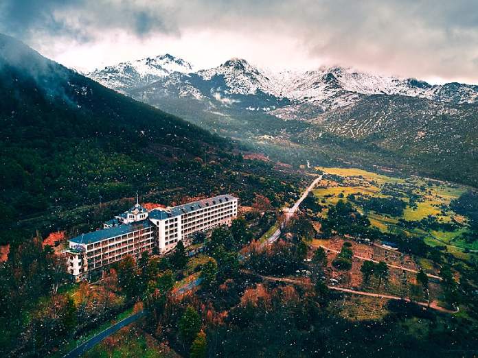 Hospital abandonado La Barranca, uno de los sanatorios abandonados más grandes y misteriosos.