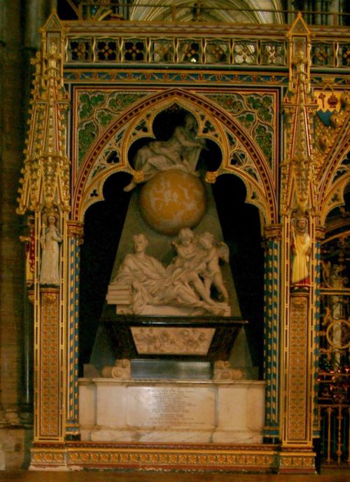 entre las tumbas de famosos destaca la de Sir Isaac Newton.